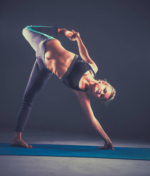 Portrait of sport girl doing yoga stretching exercise - Foto, afbeelding