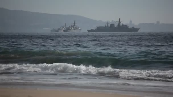Buque de guerra en el mar
 - Imágenes, Vídeo