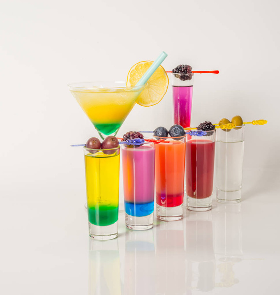 Kolorowy zestaw napojów, ozdobione kolor napój owoc, kolor  - Zdjęcie, obraz