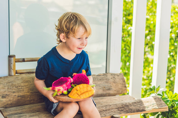 boy with dragon fruit and mango - Foto, Imagem