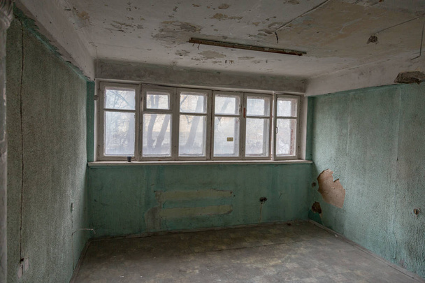 Room in a ruined house - Foto, imagen