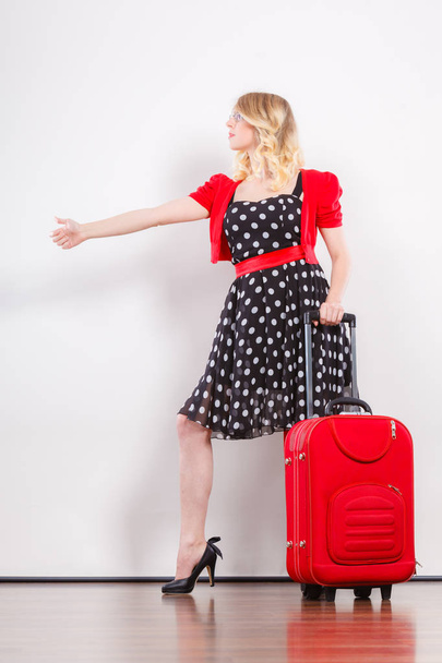 woman with red suitcase hitchhiking - Zdjęcie, obraz