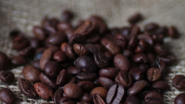 Coffee bean πτώση γυρίσματα μακροεντολή - Πλάνα, βίντεο