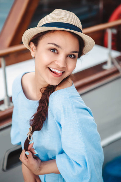  girl on boat yacht pier quay - Foto, afbeelding