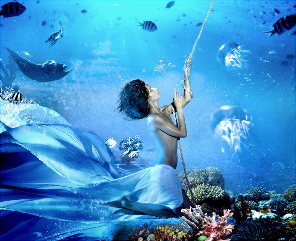 Girl under water - Φωτογραφία, εικόνα
