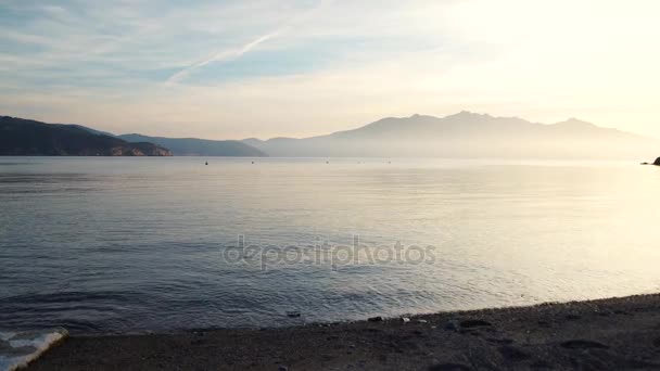  Hermosa puesta de sol en el mar en la isla de Elba en Toscana, Italia, 4K
 - Metraje, vídeo