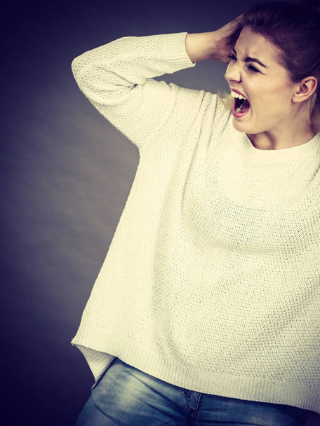 Unhappy woman screaming and yelling in pain - Φωτογραφία, εικόνα