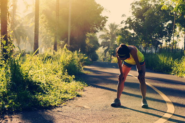 женщина-бегун взять перерыв
  - Фото, изображение