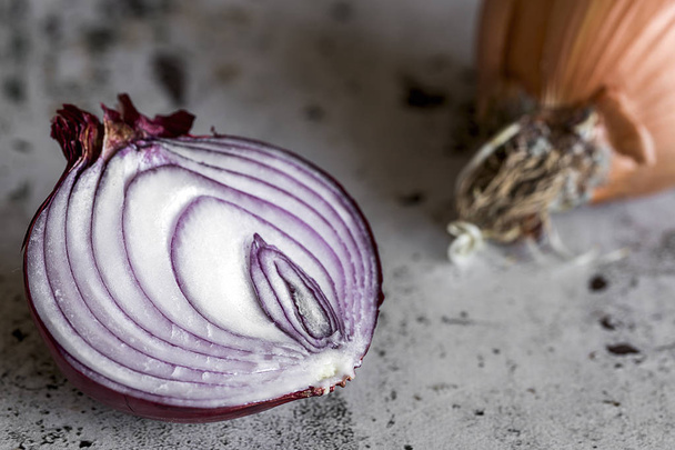 Fresh onions on old black wood table - Фото, изображение