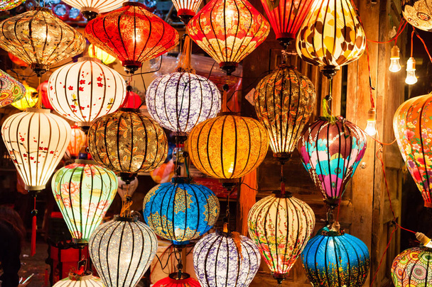 Lanternas tradicionais coloridas do Vietnã
 - Foto, Imagem
