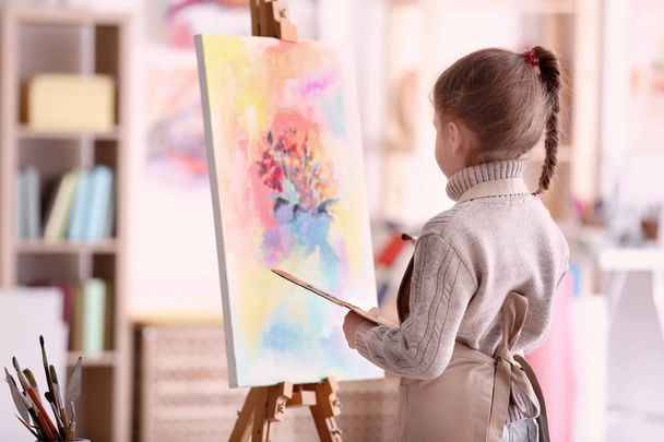 Cute little artist painting picture - Foto, afbeelding