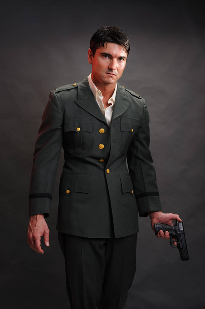 El guapo general del ejército
 - Foto, imagen