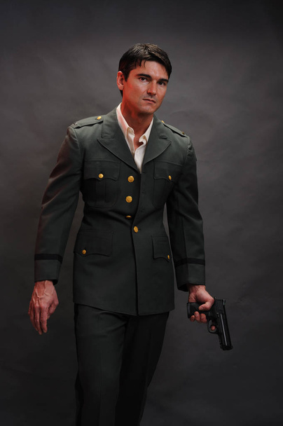 El guapo general del ejército
 - Foto, Imagen