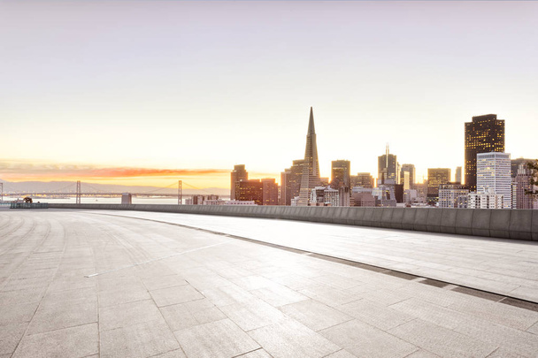 πάτωμα με το αστικό τοπίο και στον ορίζοντα του Σαν Φρανσίσκο - Φωτογραφία, εικόνα