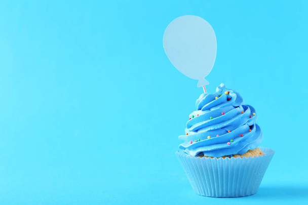 Tasty cupcake decorated paper balloon  - Foto, Imagem