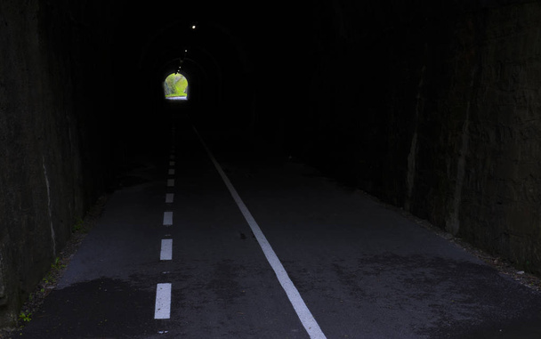 Tunnel, départ d'un voyage
 - Photo, image