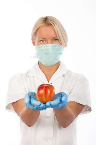 Enfermera sosteniendo manzana roja
 - Foto, Imagen