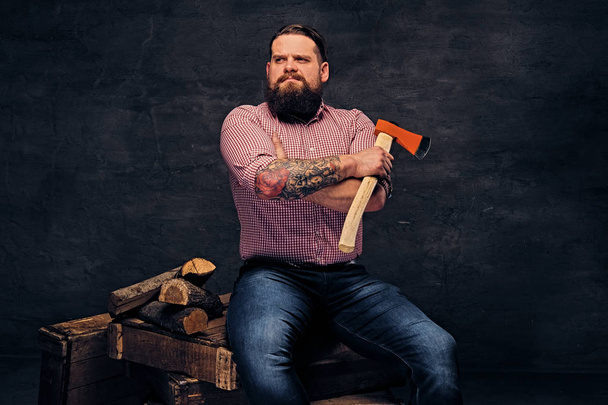 Bearded lumberjack holds the axe - Photo, Image