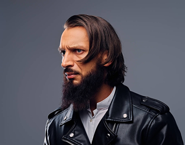 Bearded man in a black leather jacket - Foto, Imagem