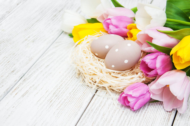 ovos de Páscoa em um ninho - Foto, Imagem