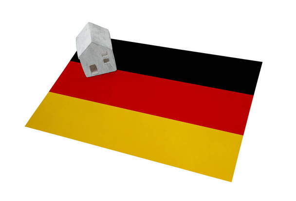 Piccola casa su una bandiera - Germania
 - Foto, immagini