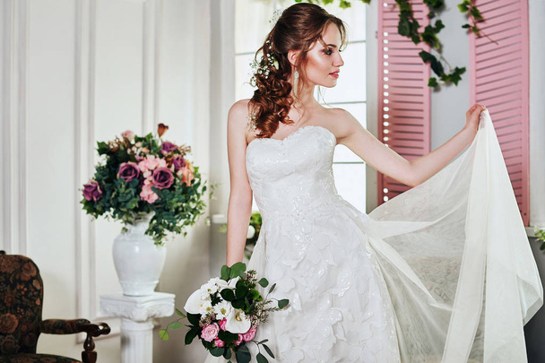 Young attractive bride with flowers - Fotografie, Obrázek