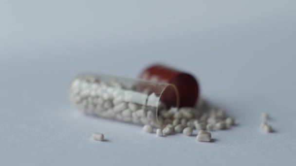 Rotating Pill on white - Záběry, video