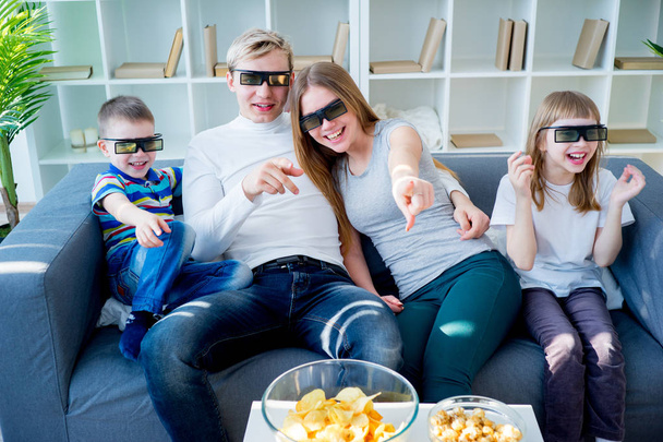 Family watching a 3d movie - Foto, Imagem