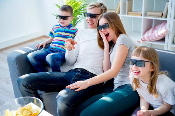Family watching a 3d movie - Fotoğraf, Görsel