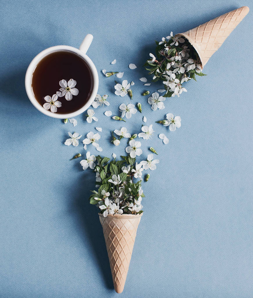 cup of coffee with petals and sugar cones - Fotoğraf, Görsel