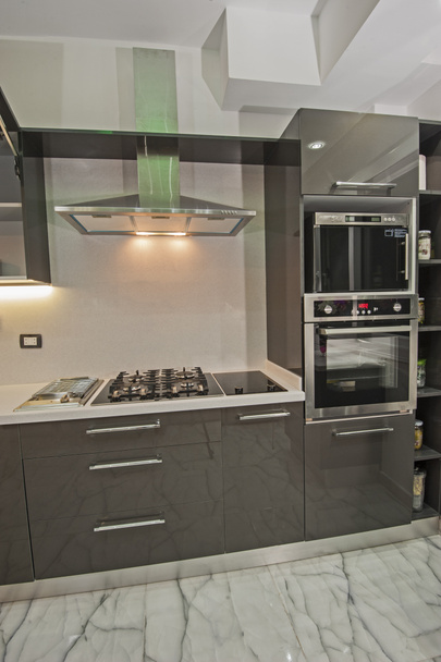 Moderní kuchyň v luxusním bytě - Fotografie, Obrázek