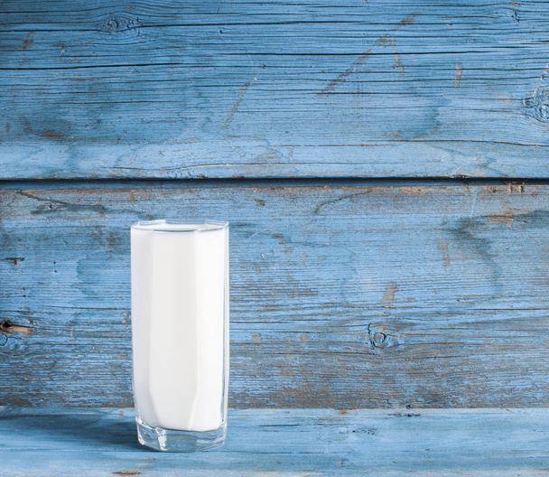 φρέσκο γάλα, σε ποτήρι - Φωτογραφία, εικόνα