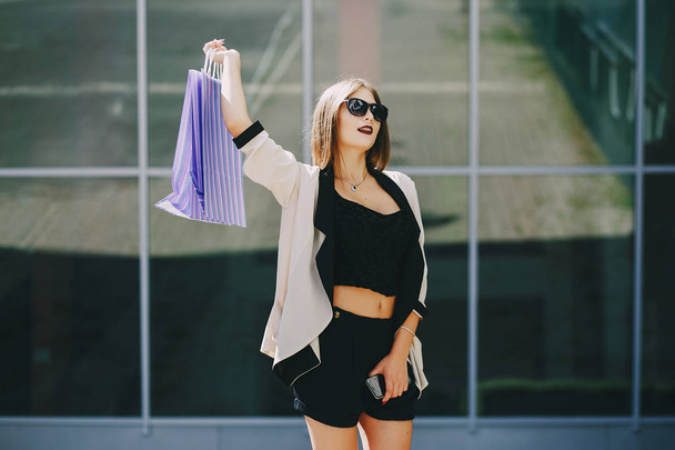Girl on Shopping - Valokuva, kuva