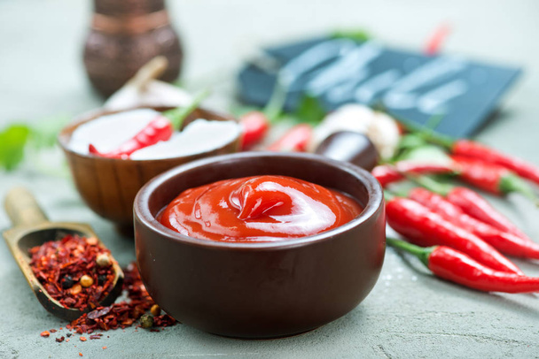 chilli sauce and aroma spices  - Valokuva, kuva