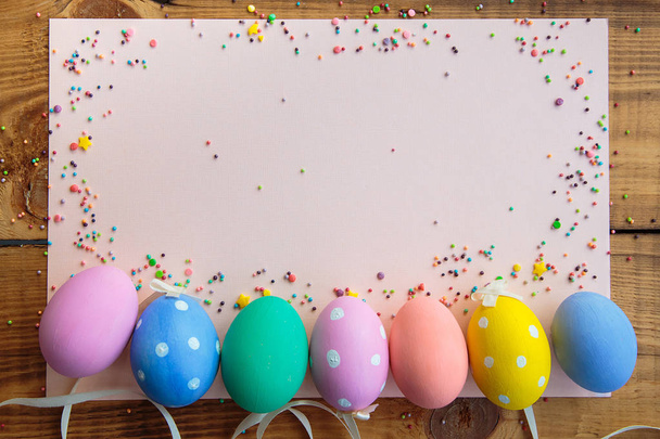 Великодній фон. Різнокольорові прикрашені великодні яйця, різнокольорові
 - Фото, зображення