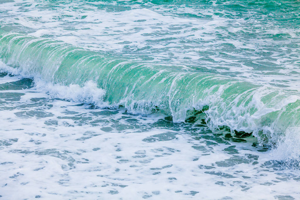 Blue sea with waves. Waves in ocean Splashing Waves - Foto, immagini