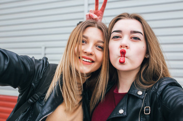 Two young girls taking selfie using smartphone - Zdjęcie, obraz