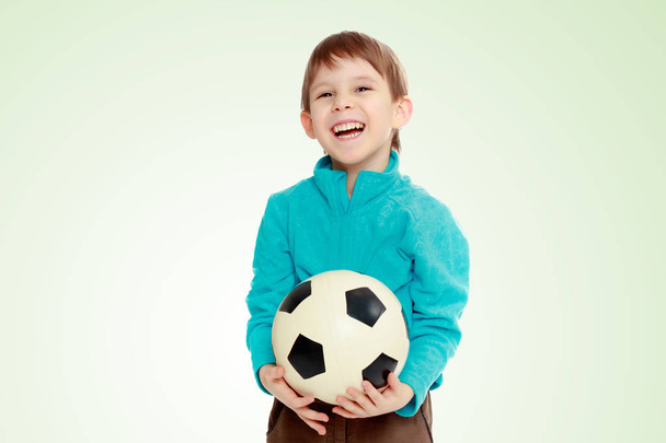 Little boy holds soccer ball. - Foto, Bild