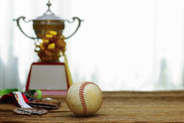 Foto - honkbal met goud voorraad Trophy Cup  - Foto, afbeelding