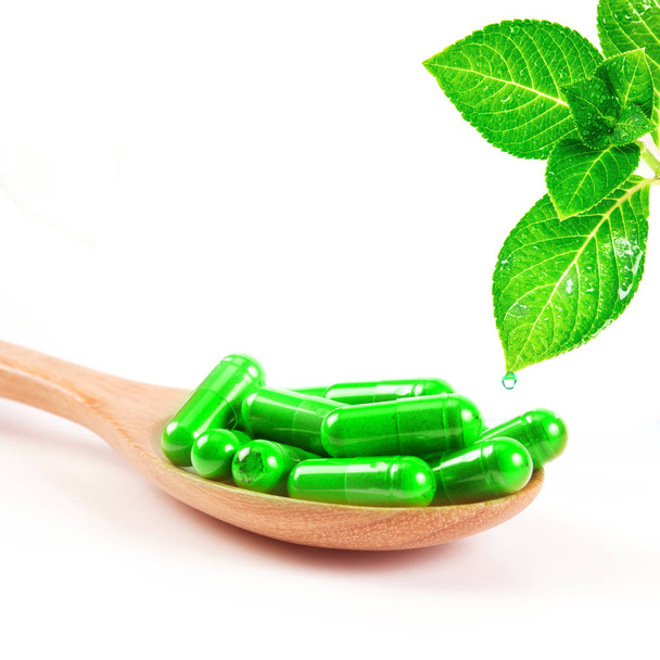 erva orgânica cápsula medicina verde, conceito de droga alternativa
 - Foto, Imagem