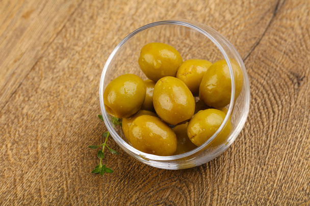 Olives farcies dans le bol
 - Photo, image