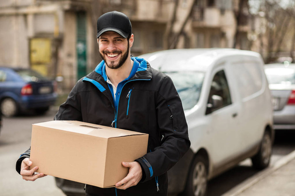 delivery man with cardboard in hands - Zdjęcie, obraz