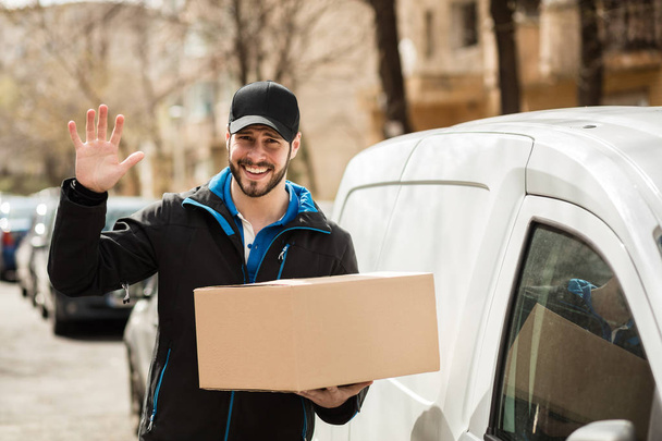 delivery man with cardboard in hands - Fotografie, Obrázek