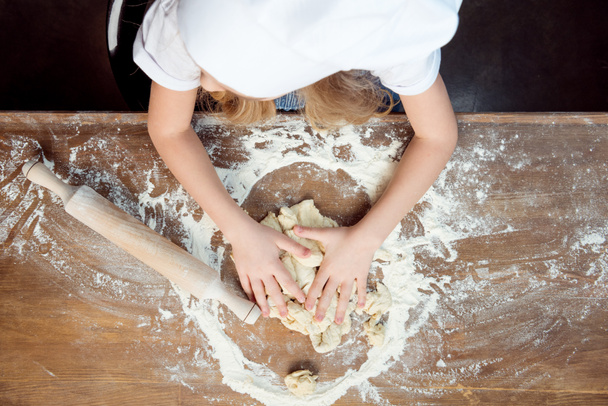 child making pizza dough - Foto, immagini