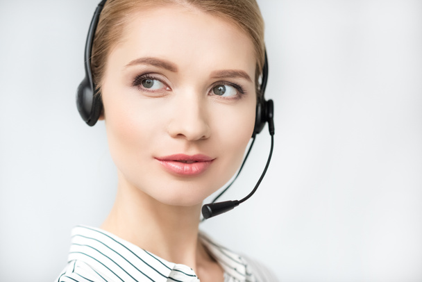 call center operator in headset - Foto, afbeelding