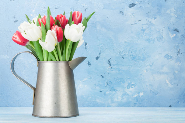 Kolorowe tulipany w dzban - Zdjęcie, obraz