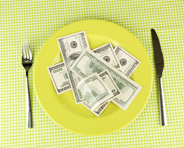 Banknotes on the plate on green tablecloth close-up - 写真・画像