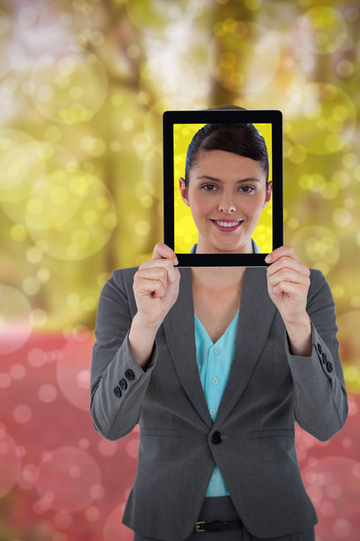 businesswoman holding digital tablet - Φωτογραφία, εικόνα