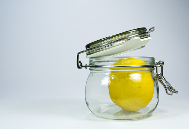 Preserving glass with lemon - Zdjęcie, obraz