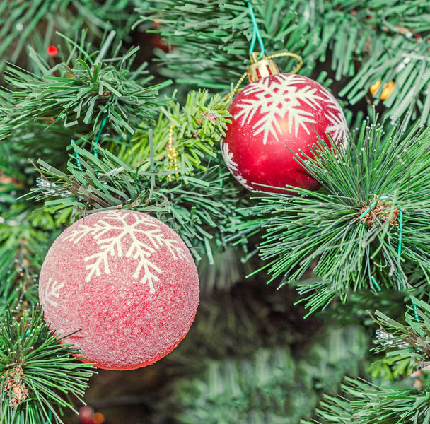 Christmas tree vibrant colored ornaments, globe hanging, snow flake - Foto, imagen
